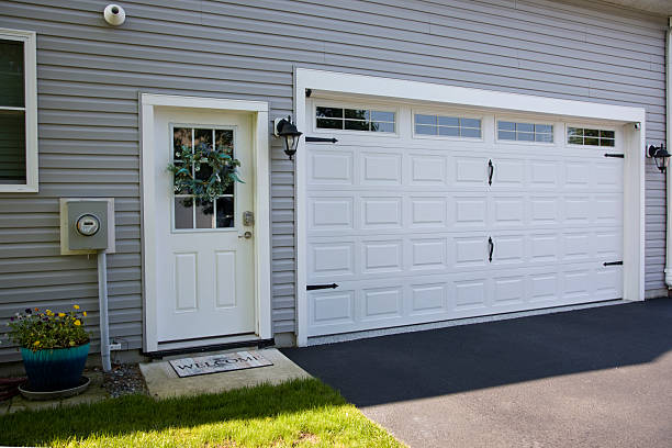 24/7 Emergency Garage Door Panel Replacement experts in Iron Mountain, MI